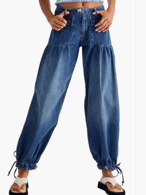 Wide-Leg Indigo Denim Jogger Jeans with Drawstring Ankles